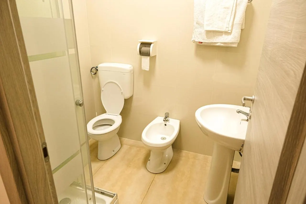 Hotel Albergo Lario Milan Guest house