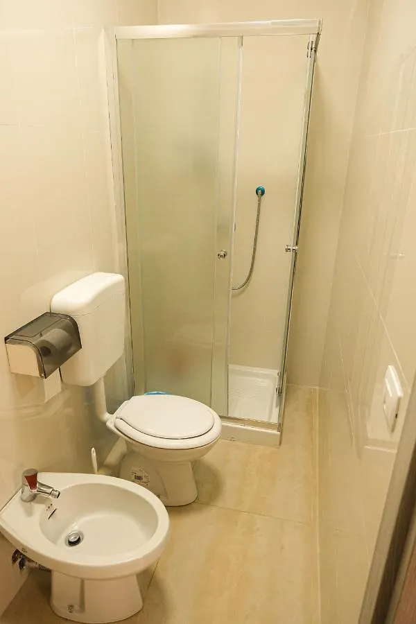 Guest house Hotel Albergo Lario Milan